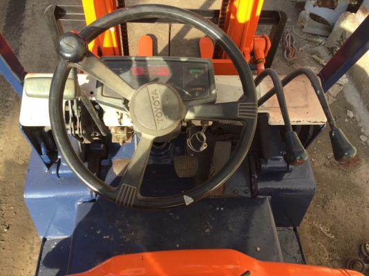 ขายด่วนน!! TOYOTA รุ่น 5 FG20 เสา 3 เมตร เกียร์ Automatic พร้อมใช้งาน