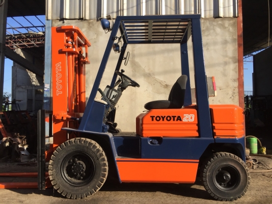 ขายด่วนน!! TOYOTA รุ่น 5 FG20 เสา 3 เมตร เกียร์ Automatic พร้อมใช้งาน