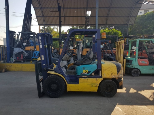 KOMATSU FD30-12,,,รถยกขนาด3ตัน,,,เครื่องดีเซล,,,เกียร์ออโต้,,,เสา3เมตร*มีเสา4เมตรสลับให้*,,,เครื่องดีเกียร์ดี,,,รับประกันเครื่องเกียร์3เดือน,,,สนใจติดต่อ☎️083-062-0223(ปอน)