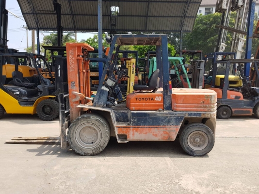 TOYOTA 5FD40...รถยกขนาด4ตัน,,,เครื่องดีเซล,,,เกียร์ธรรมดา,,,เสาสูง3เมตร,,เครื่องดี เกียร์ดี,,,รถพร้อมใช้งาน,,,สนใจติดต่อ☎️083-062-0223(ปอน)