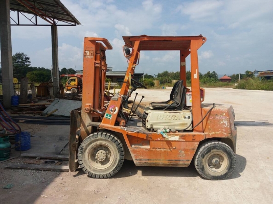 ขาย !!! รถโฟร์คลิฟ Toyota 4st 2.5 ตัน เครื่องยนต์เบนซิน  รถนำเข้า ราคา 95,000 ครับ รถใช้งานอยู่มาลองได้ โทร  ‭093-2155577