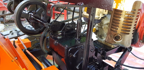 เครื่องสับกิ่งไม้  เดินหน้า 2 ถอบหลัง 1 พร้อมใช้งาน ตัวใหญ่ๆๆ