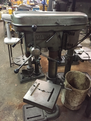 เเท่นเจาะคิง ตัวเตี้ยราคา 7500 และสูง มู่เร่ 3 ตอน ไฟ2สาย ราคา 12500 บาท มี 2 ตัว   พร้อมใข้งาน