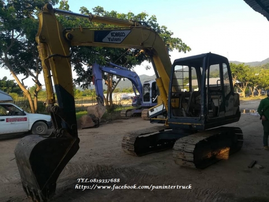 ขายถูกด่วนๆ รถขุดKOBELCO SK60-1(มาร์คทรี) เครื่องยนต์ISUZU-4JB1 , 4 สูบ ,คอนโทรลน้ำมัน ,ปั๊มนิ้ว ,แทรคเหล็ก, มีเก๋ง, พร้อมใช้งาน