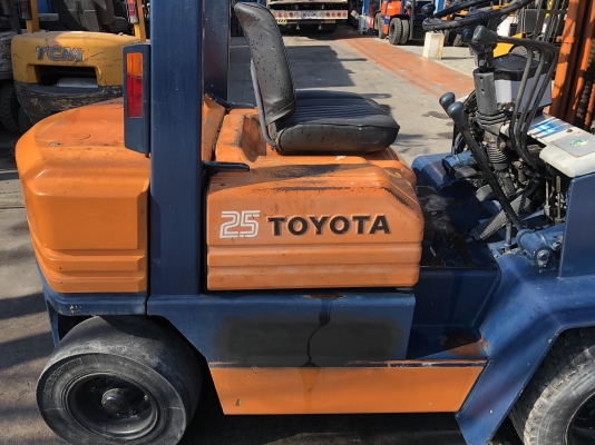 ขายรถตักยางพาราขายรถตักทะลายปาล์มขายรถตักงานร้านขายของเก่า