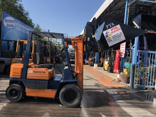 ขายรถตักยางพาราขายรถตักทะลายปาล์มขายรถตักงานร้านขายของเก่า