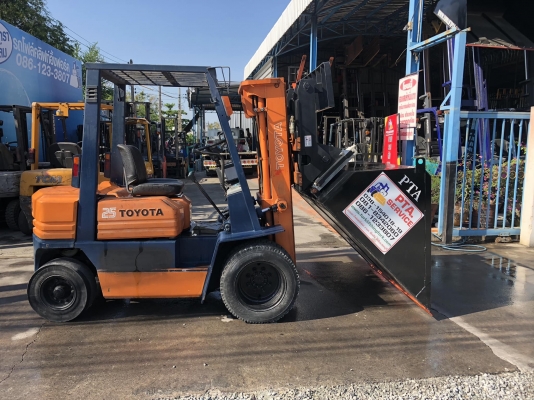 ขายรถตักยางพาราขายรถตักทะลายปาล์มขายรถตักงานร้านขายของเก่า