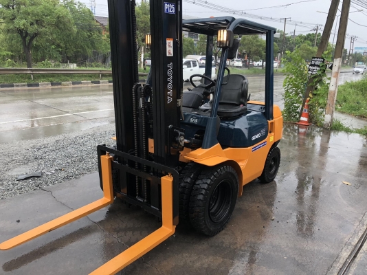 ขายรถโฟล์คลิฟท์มือสองยี่ฮ้อtoyotaรุ่น7FG25-23083เสาสูง5.50เมตร