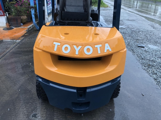 ขายรถโฟล์คลิฟท์มือสองยี่ฮ้อtoyotaรุ่น7FG25-23083เสาสูง5.50เมตร