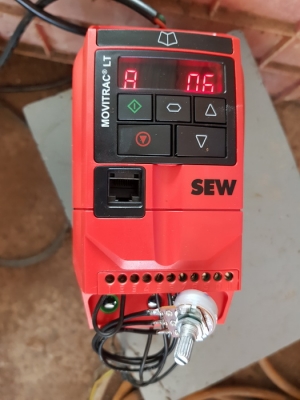 ขาย INVERTER ยี่ห้อ SEW 0.75 KW, 1 HP รุ่น Movitrac LT ใช้ไฟบ้าน มือสองสวยๆ
