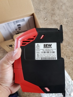 ขาย INVERTER ยี่ห้อ SEW 0.75 KW, 1 HP รุ่น Movitrac LT ใช้ไฟบ้าน มือสองสวยๆ