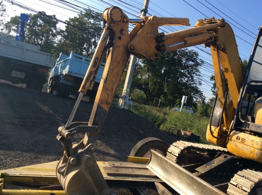 แบ็คโฮ KOMATSU PC 20 U บูมสไลท์