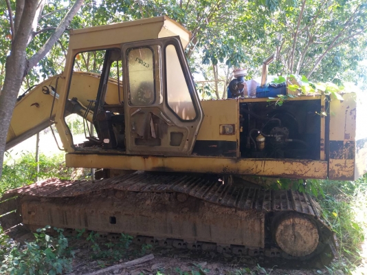 ขายด่วน แบ็คโคร CAT EL 240 สภาพพร้อมใช้งาน เครื่องปั้มดี โซ่ช่วงล่างสวย รถใช้งานปกติ เอกสารสัญญาซื้อขาย  สนใจสอบถาม 093 0764943  คุณ ตั้ม