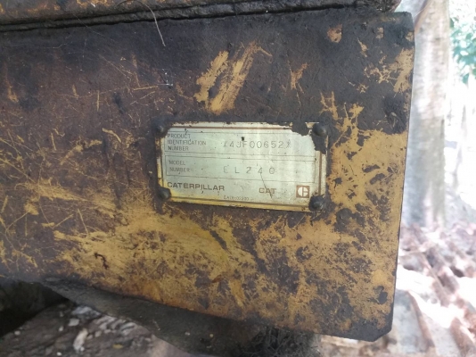 ขายด่วน แบ็คโคร CAT EL 240 สภาพพร้อมใช้งาน เครื่องปั้มดี โซ่ช่วงล่างสวย รถใช้งานปกติ เอกสารสัญญาซื้อขาย  สนใจสอบถาม 093 0764943  คุณ ตั้ม