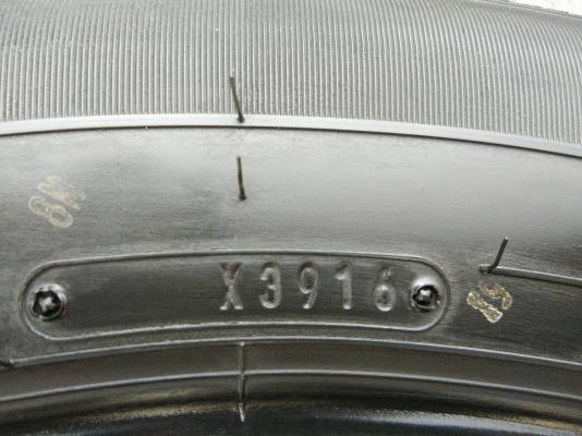 ขายยาง 225/65R17 DUNLOP ปี16 ดอกยางเต็มสดเท่ากันไม่แตกลายงาไม่ร้าวไม่กินข้าง ชุดละ 2900 บาท พร้อมใส่