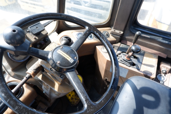 รถตักล้อยาง CAT963E / CAT963 มีทั้งหมด 3 คัน รถใช้เฉพาะในโรงงานน้ำตาล สภาพเดิม ๆ ราคาคันละ 1,400,000.- ราคายกทั้ง 3 คัน 4 ล้าน