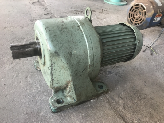 ขายมอเตอร์เกียร์ Tsubaki 1HP. 380V made in Japan อัตราทด 1:200 แรงบิดเยอะ เพลาออกประมาณ 7.5 รอบต่อนาที สภาพสวยมาก(ไม่มีฝาครอบหลักไฟ) หมุนนิ่ม พร้อมใช้งาน
