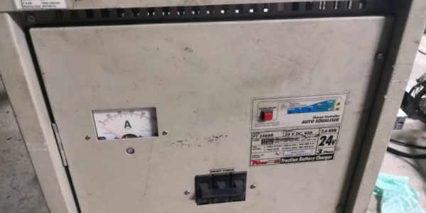 4,800 บ. โทร 083-2000058 LINE ID: line832923 ตู้ชาร์ทไฟแบตเตอร์รี่อัตโนมัติ DC 24 V. 60 A. ใช้กับแบต 4,800 บ. โทร 083-2000058 LINE ID: line832923 ตู้ชาร์ทไฟแบตเตอร์รี่อัตโนมัติ DC 24 V. 60 A. ใช้กับแบต
