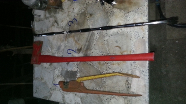 ขาย เครื่องมือ ญี่ปุ่น คีมย้ำ 1,800 ขวาน 1,800 ถอนตะปู 1,200