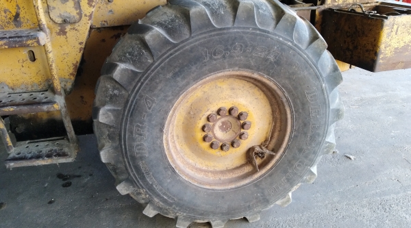 ขาย รถตักล้อยาง TCM 830 สภาพพร้อมใช้งาน ขาย รถตักล้อยาง TCM 830 สภาพพร้อมใช้งาน