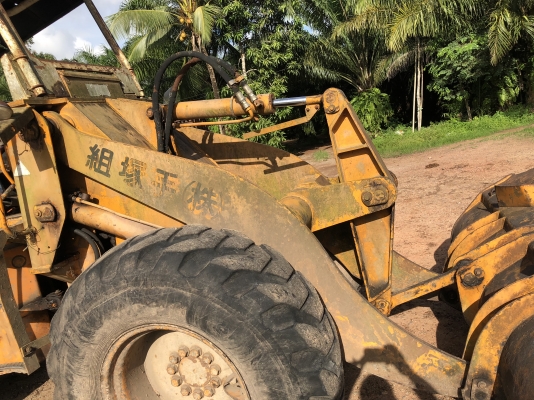 ขายรถตัก KOMATSU 510 กรองคู่ สภาพดี ใช้งานอยู่ทุกวัน สนใจโทร 081-970-1072