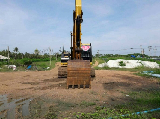 ขายรถแบคโฮ CAT 320 D2 ไมล์ 3229 ชม.ราคา 2500000