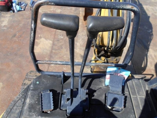 เปิดจองราคาพิเศษ KOMATSU PC 30MR-2 นำเข้าจากญี่ปุ่นโดยตรง ชั่วโมงทำงานน้อยมาก พร้อมลายแย๊ก โทร.086-303-9797 กู๋อ๋า