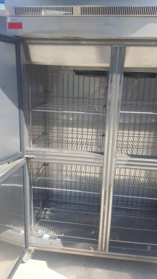 ตู้แช่แข็ง-20 4ประตูจำนวน1ตู้ราคา20,000บาท