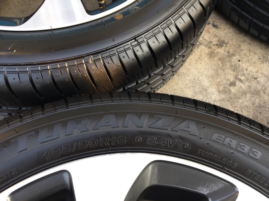 ล้อแม็กป้ายแดง Toyota Sienta รุ่นท๊อป ขอบ 16 พร้อมยางป้ายแดง Bridgestone 195-50-16 ปี 18 แม็กสวยกริ๊ป ตุ่มเด้ง มีเส้นสี