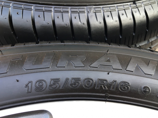 ล้อแม็กป้ายแดง Toyota Sienta รุ่นท๊อป ขอบ 16 พร้อมยางป้ายแดง Bridgestone 195-50-16 ปี 18 แม็กสวยกริ๊ป ตุ่มเด้ง มีเส้นสี