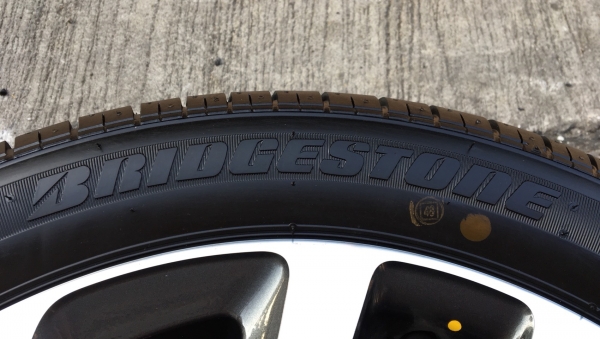 ล้อแม็กป้ายแดง Toyota Sienta รุ่นท๊อป ขอบ 16 พร้อมยางป้ายแดง Bridgestone 195-50-16 ปี 18 แม็กสวยกริ๊ป ตุ่มเด้ง มีเส้นสี