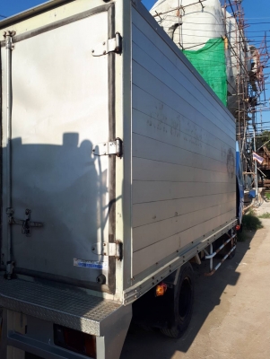 ต้องการขายรถ 6ล้อ NPR (ตู้เย็น)