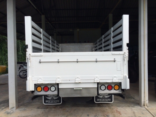 รถบรรทุก 6 ล้อ ยี่ห้อฮีโน่ รุ่น FC3JJE รหัสเครื่อง JO7C-D ขนาด 165 แรงม้า พื้นกระบะปูสเตนเลสทั้งหมด 