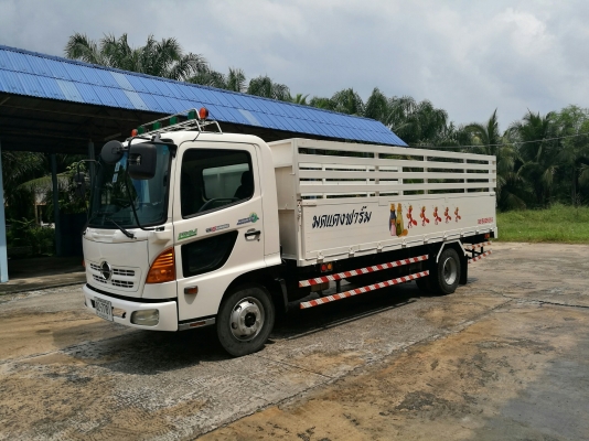 รถบรรทุก 6 ล้อ ยี่ห้อฮีโน่ รุ่น FC3JJE รหัสเครื่อง JO7C-D ขนาด 165 แรงม้า พื้นกระบะปูสเตนเลสทั้งหมด 