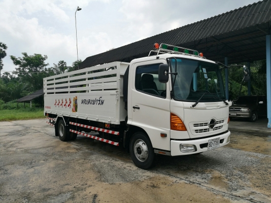 รถบรรทุก 6 ล้อ ยี่ห้อฮีโน่ รุ่น FC3JJE รหัสเครื่อง JO7C-D ขนาด 165 แรงม้า พื้นกระบะปูสเตนเลสทั้งหมด 