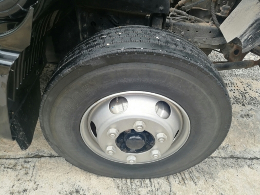 รถบรรทุก 6 ล้อ ยี่ห้อฮีโน่ รุ่น FC3JJE รหัสเครื่อง JO7C-D ขนาด 165 แรงม้า พื้นกระบะปูสเตนเลสทั้งหมด 