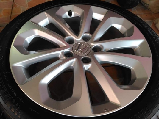 ล้อแม็ก Honda Accord G9 ขอบ 18 พร้อมยาง Michelin Pilot Sport3  235 45 18 ผลิตปี 2017 สภาพโดยรวมสวยทั้งล้อทั้งยาง ขายถูกๆ ทั้งชุด 25900.- *** ใส่ฟรี รับเทิร์น รับบัตรเครดิตทุกธนาคาร ส่งทั่วไทย