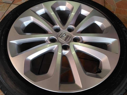 ล้อแม็ก Honda Accord G9 ขอบ 18 พร้อมยาง Michelin Pilot Sport3  235 45 18 ผลิตปี 2017 สภาพโดยรวมสวยทั้งล้อทั้งยาง ขายถูกๆ ทั้งชุด 25900.- *** ใส่ฟรี รับเทิร์น รับบัตรเครดิตทุกธนาคาร ส่งทั่วไทย