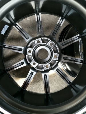 ขอบ20นิ้ว6รู หน้า8.5ตื้น  หลัง9.5ลึก ชุดนี้ลดราคาเหลือ 7900 บาท