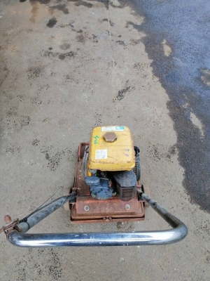 เครื่องตบดิน ROBIN EY20