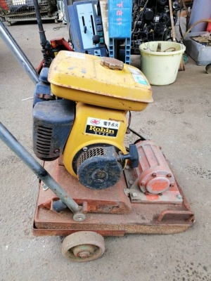 เครื่องตบดิน ROBIN EY20