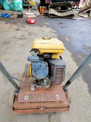 เครื่องตบดิน ROBIN EY20