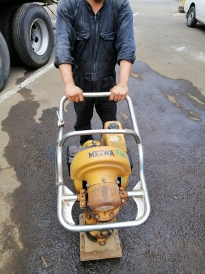 เครื่องตบดิน MEIWA เครื่องยนต์ ROBIN EC10