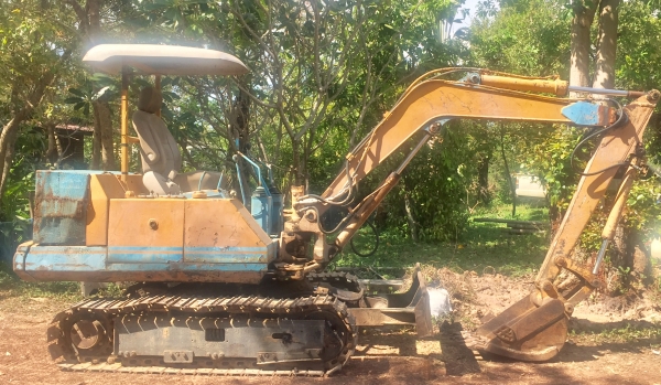 KOMATSU PC 30-5 รถสภาพดีใช้งานได้เลยครับ เครื่องเดิมปั๊มเดิมๆ ช่วงล่างแน่นดี เอกสารสัญญาซื้อขาย ราคาต่อรองได้ครับ