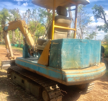 KOMATSU PC 30-5 รถสภาพดีใช้งานได้เลยครับ เครื่องเดิมปั๊มเดิมๆ ช่วงล่างแน่นดี เอกสารสัญญาซื้อขาย ราคาต่อรองได้ครับ