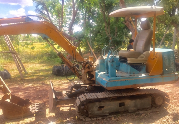 KOMATSU PC 30-5 รถสภาพดีใช้งานได้เลยครับ เครื่องเดิมปั๊มเดิมๆ ช่วงล่างแน่นดี เอกสารสัญญาซื้อขาย ราคาต่อรองได้ครับ