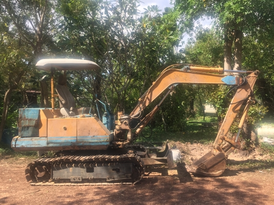 KOMATSU PC 30-5 รถสภาพดีใช้งานได้เลยครับ เครื่องเดิมปั๊มเดิมๆ ช่วงล่างแน่นดี เอกสารสัญญาซื้อขาย ราคาต่อรองได้ครับ