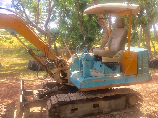 KOMATSU PC 30-5 รถสภาพดีใช้งานได้เลยครับ เครื่องเดิมปั๊มเดิมๆ ช่วงล่างแน่นดี เอกสารสัญญาซื้อขาย ราคาต่อรองได้ครับ