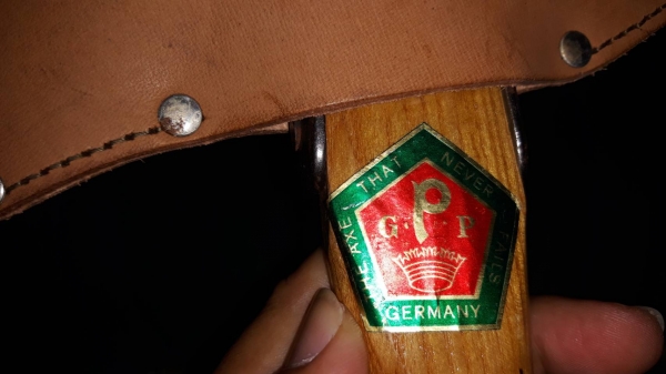 ขายขวานหงอนตรามุงกุฏ MADE IN GERMANY.ใหม่เก่าเก็บสวยงาม ขายขวานหงอนตรามุงกุฏ MADE IN GERMANY.ใหม่เก่าเก็บสวยงาม
