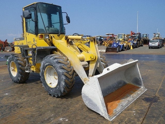 ขายรถตักล้อยาง KOMATSU WA100-3 นำเข้าเองจากญี่ปุ่น สภาพสวยพร้อมใช้ ถึงเร็วๆนี้ครับ